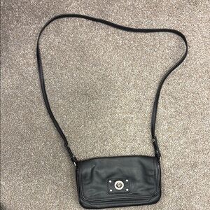 Marc Jacob’s Elegant Black Leather Crossbody Bag